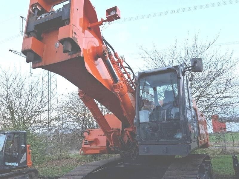 2008 Hitachi ZX470 LCD-3 demolition excavator, low angle front view 2008 Hitachi ZX470 LCD-3 demolition excavator, low angle front view