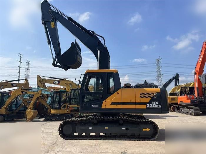 2020 Hyundai HX220HD crawler excavator side view 2020 Hyundai HX220HD crawler excavator side view
