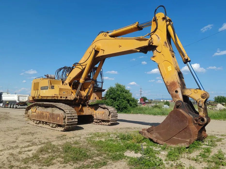1988 Liebherr 984 crawler excavator side view