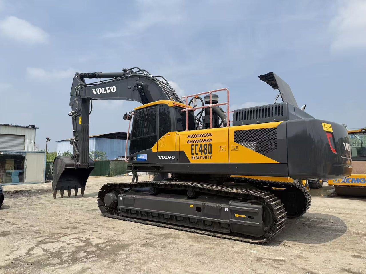 2023 Volvo EC480 crawler excavator, side view 2023 Volvo EC480 crawler excavator, side view