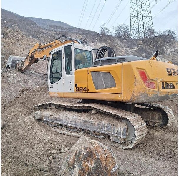 2008 Liebherr R924C crawler excavator, rear three-quarter view 2008 Liebherr R924C crawler excavator, rear three-quarter view