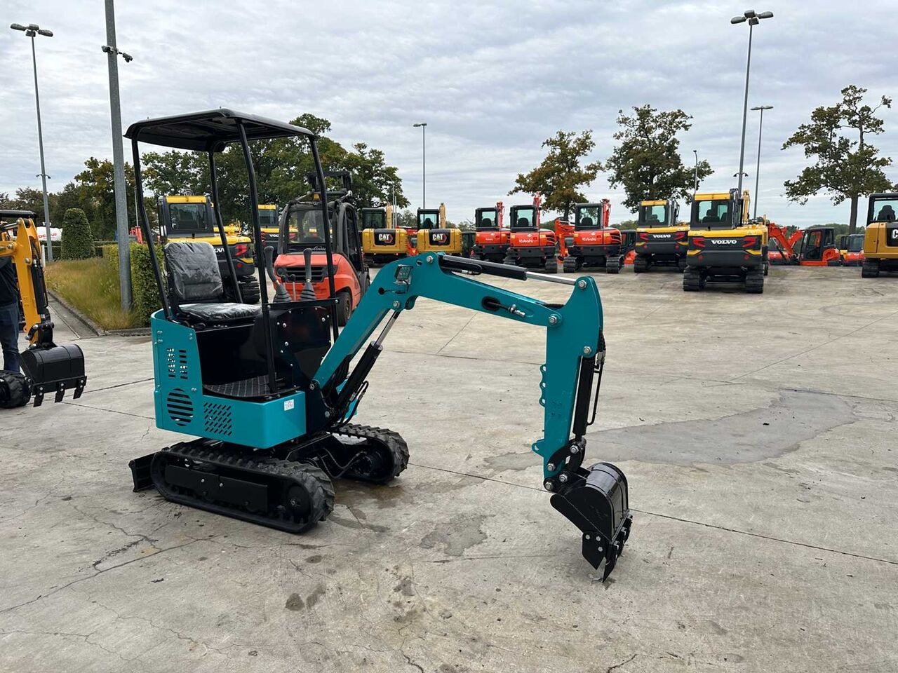 2025 JPC KV12 mini excavator, side view 2025 JPC KV12 mini excavator, side view