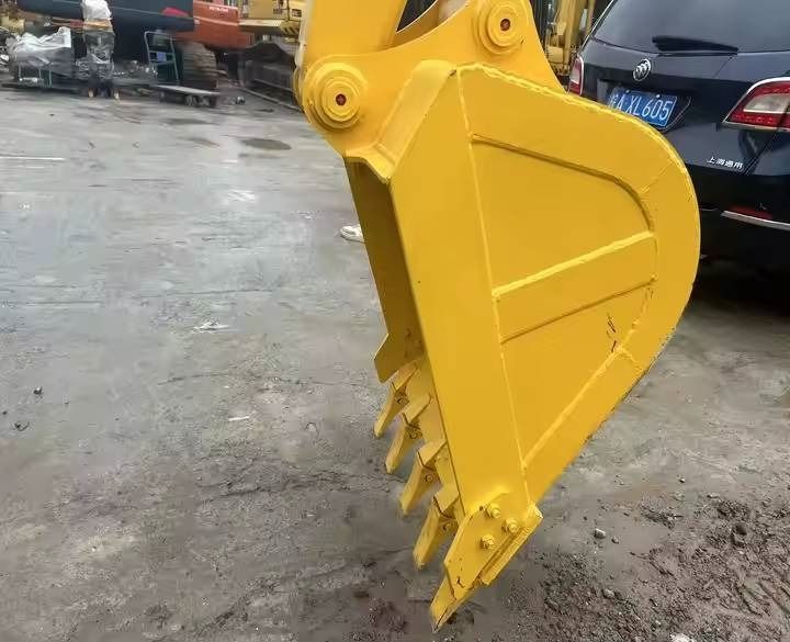2024 Komatsu PC70-8 mini excavator bucket close-up 2024 Komatsu PC70-8 mini excavator bucket close-up