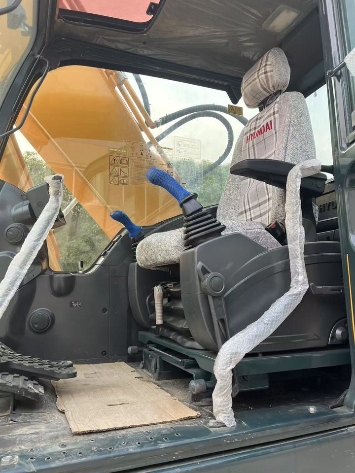 2024 Hyundai R220LC-9S crawler excavator interior cab view