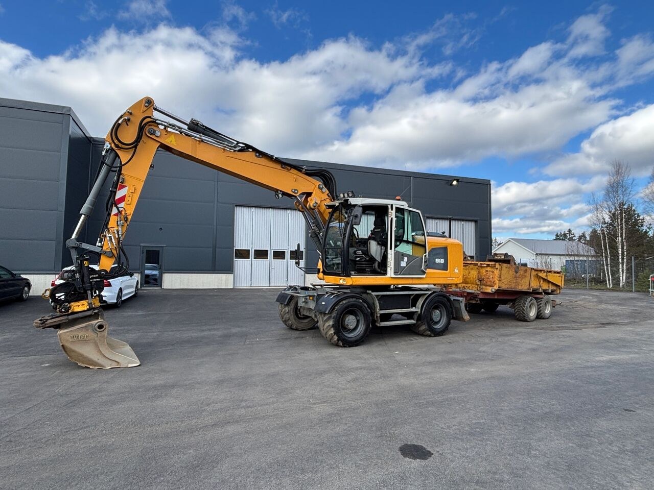 2017 Liebherr A918 LITRONIC wheel excavator side view 2017 Liebherr A918 LITRONIC wheel excavator side view