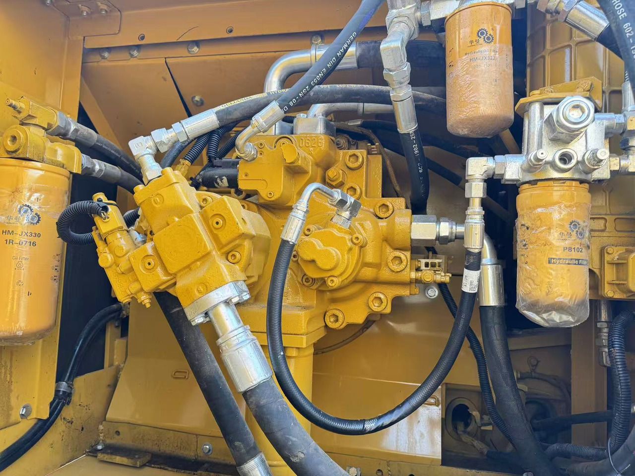 2023 Caterpillar 336D2 crawler excavator hydraulic pump and filter detail 2023 Caterpillar 336D2 crawler excavator hydraulic pump and filter detail
