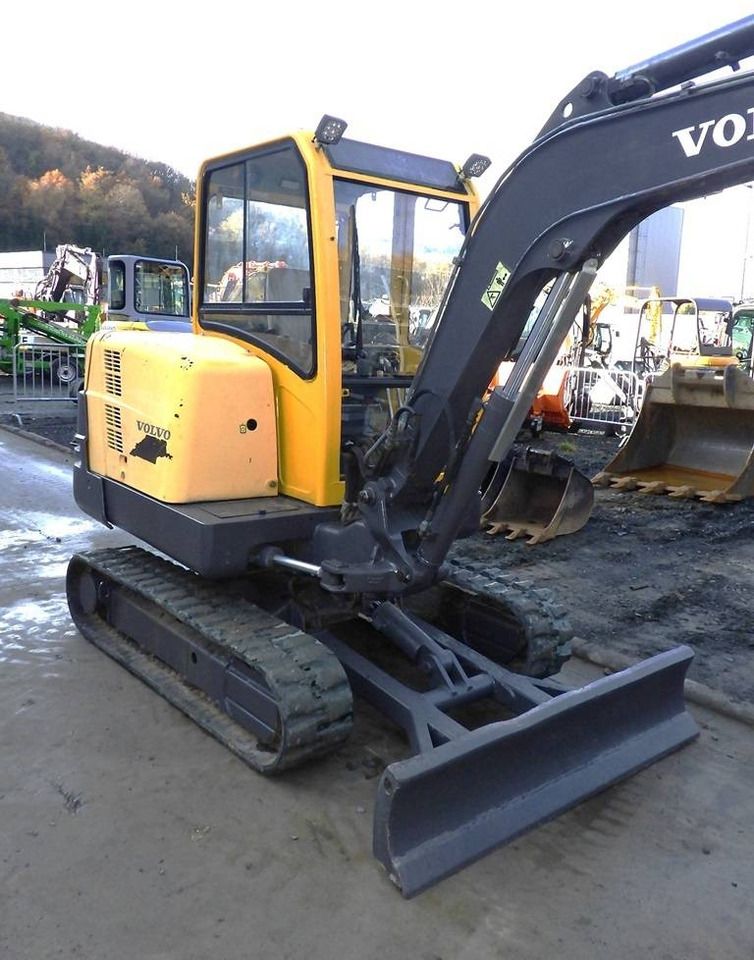 2002 Volvo EC35 mini excavator, front three-quarter view