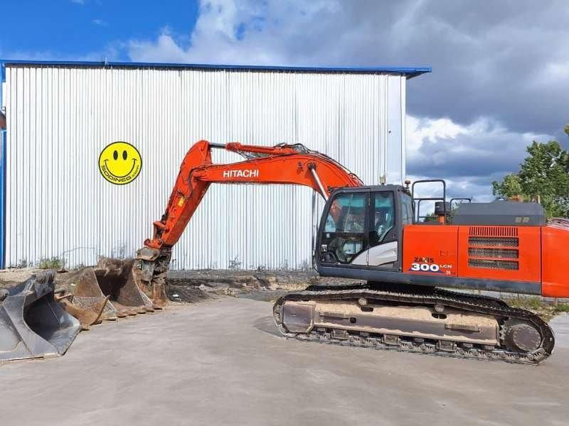 2016 Hitachi Zaxis 300LCN-6 crawler excavator side view