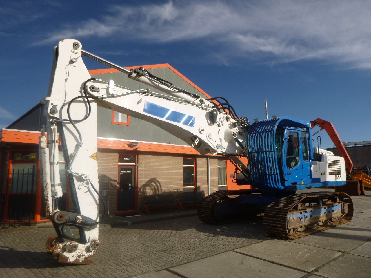 2013 Liebherr R944C V LITRONIC demolition excavator, side view 2013 Liebherr R944C V LITRONIC demolition excavator, side view