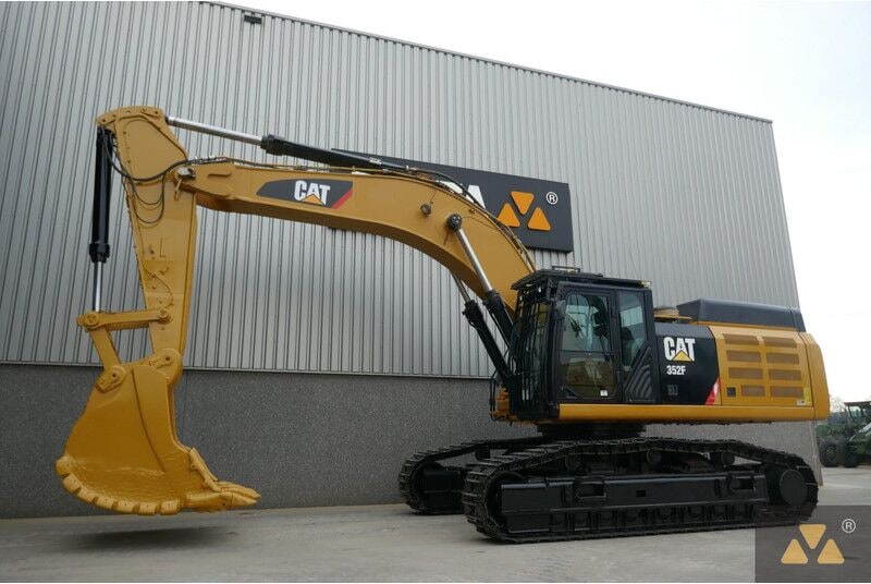 2020 Caterpillar 352F crawler excavator, side profile view