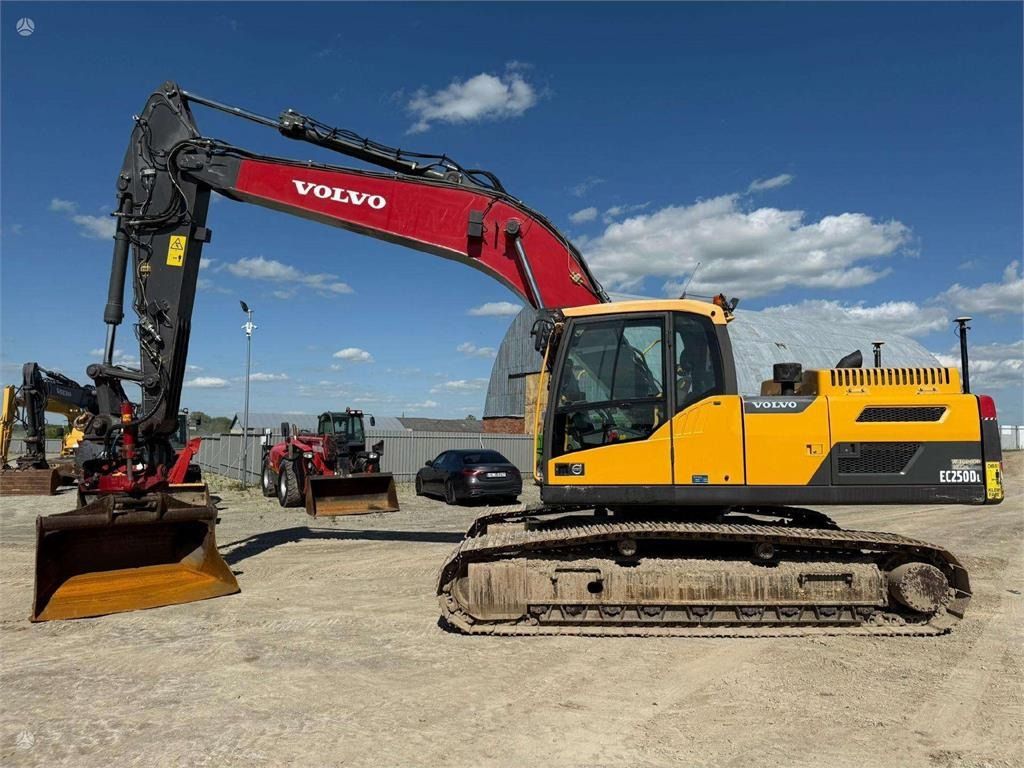 2013 Volvo EC250DL crawler excavator side view