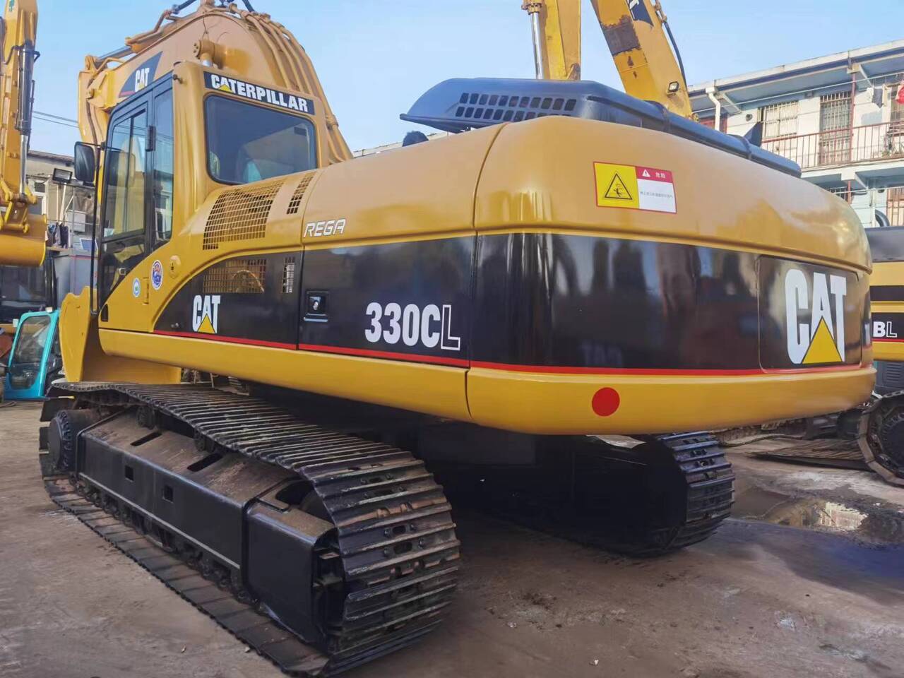 2010 Caterpillar 330CL crawler excavator, rear three-quarter view 2010 Caterpillar 330CL crawler excavator, rear three-quarter view