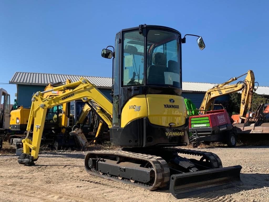 2012 Yanmar VIO25-4 mini excavator, front three-quarter view 2012 Yanmar VIO25-4 mini excavator, front three-quarter view