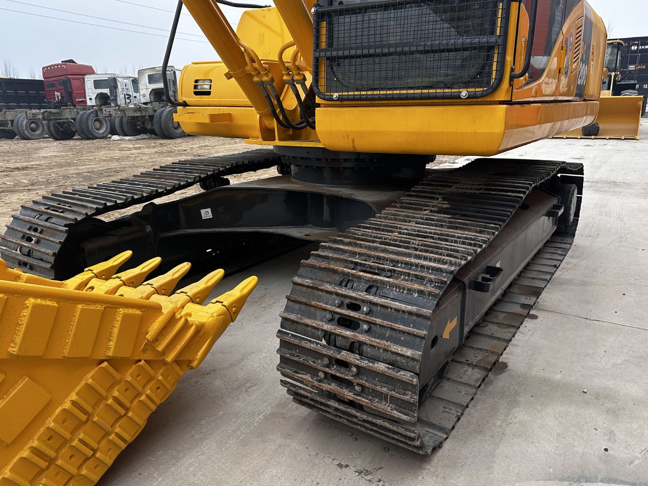 2022 Komatsu PC200 crawler excavator lower chassis and bucket view