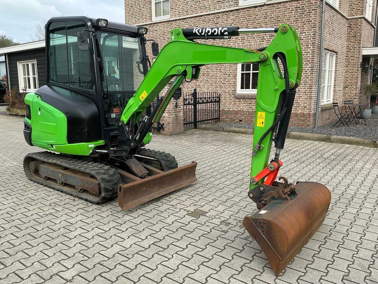 2019 Kubota KX027-4 mini excavator, front three-quarter view