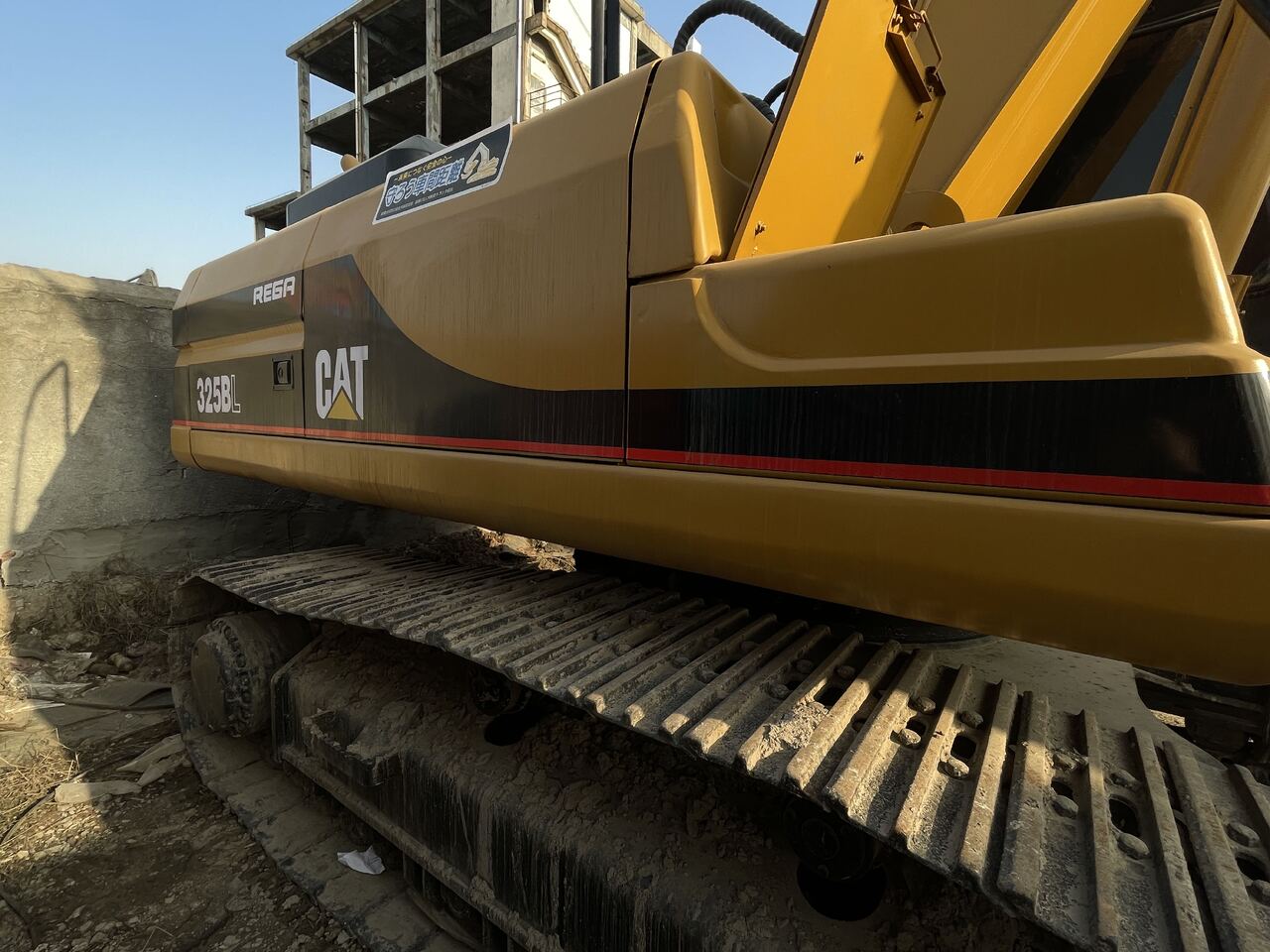 2010 Caterpillar 325BL crawler excavator side view 2010 Caterpillar 325BL crawler excavator side view