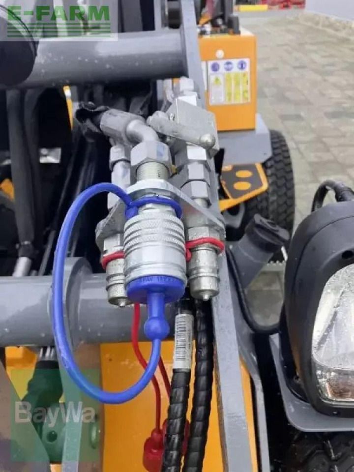2023 Giant G1200 mini excavator hydraulic coupling detail