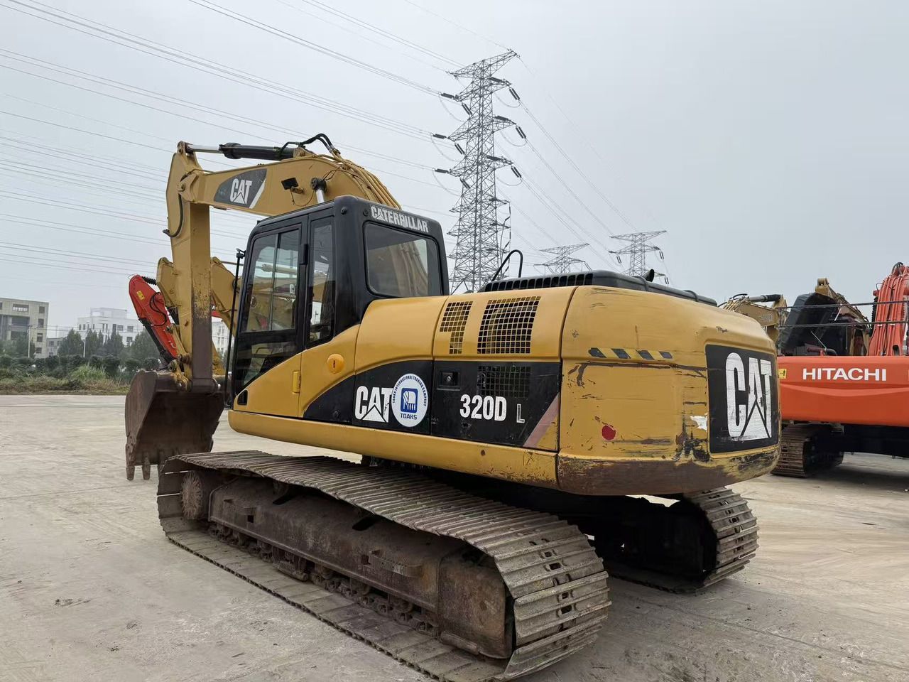 Escavatore cingolato Caterpillar 320D L del 2014, vista posteriore tre quarti Escavatore cingolato Caterpillar 320D L del 2014, vista posteriore tre quarti