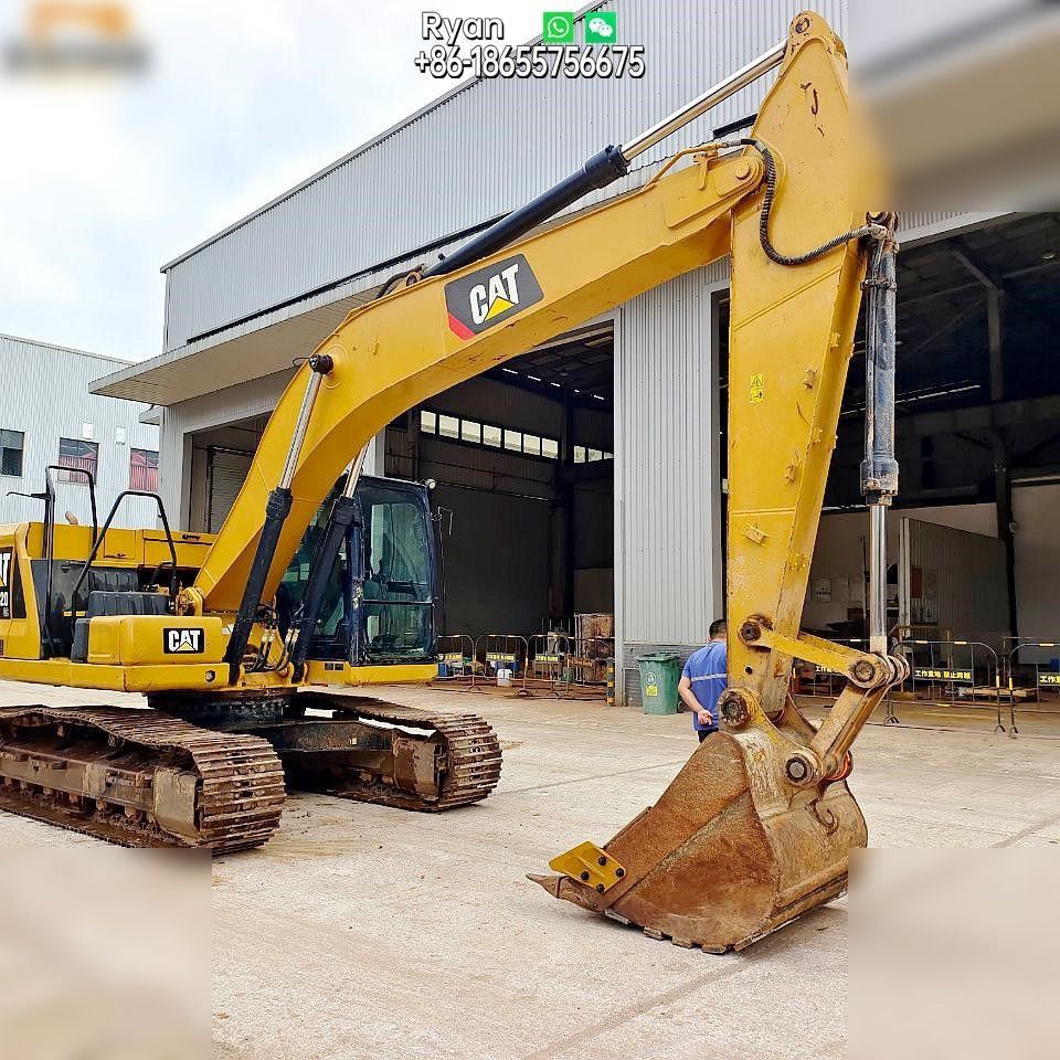 2018 Caterpillar 320GC crawler excavator, side view 2018 Caterpillar 320GC crawler excavator, side view