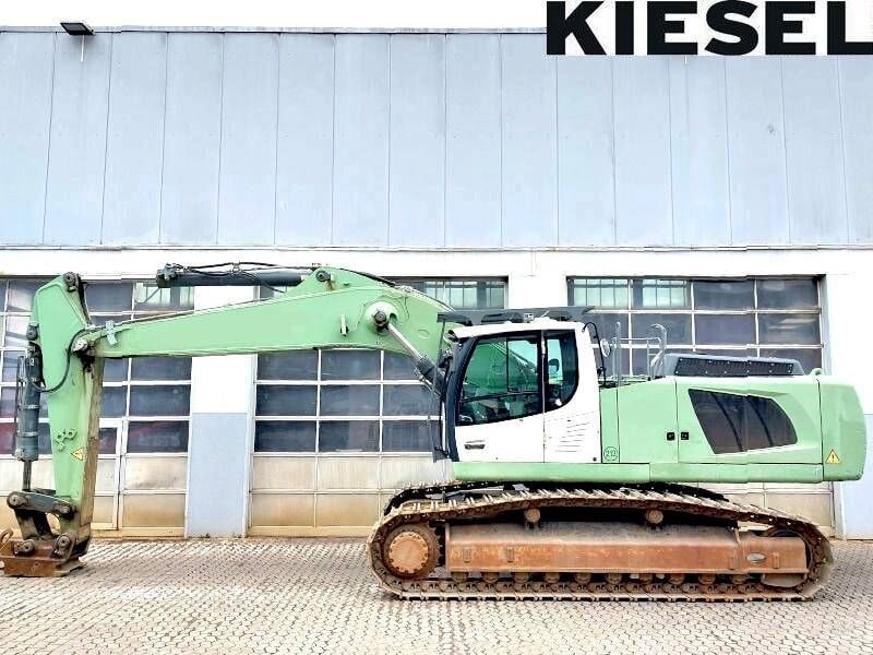 2018 Liebherr R 950 SME crawler excavator, side view 2018 Liebherr R 950 SME crawler excavator, side view