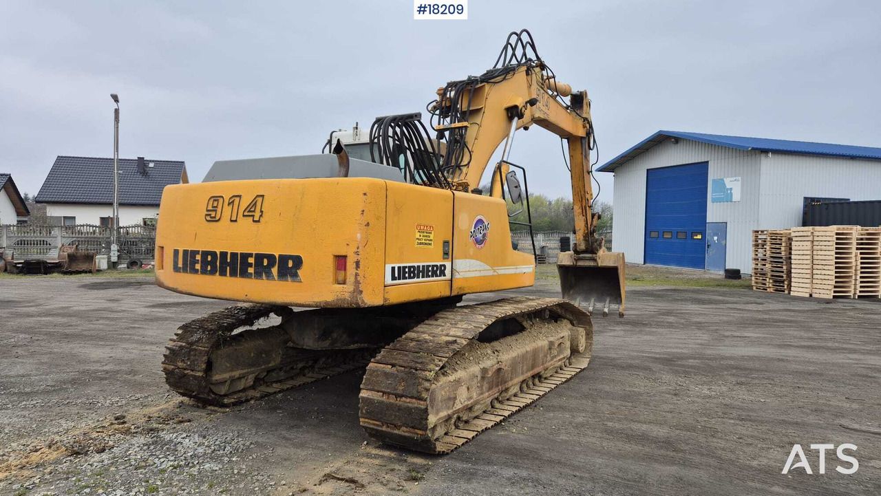 2002 Liebherr R914 HDSL crawler excavator, rear three-quarter view