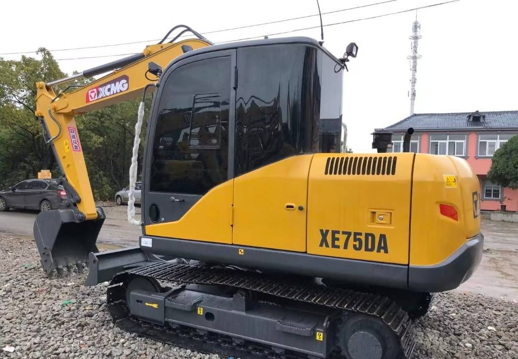 2023 XCMG XE75DA mini excavator, side view 2023 XCMG XE75DA mini excavator, side view