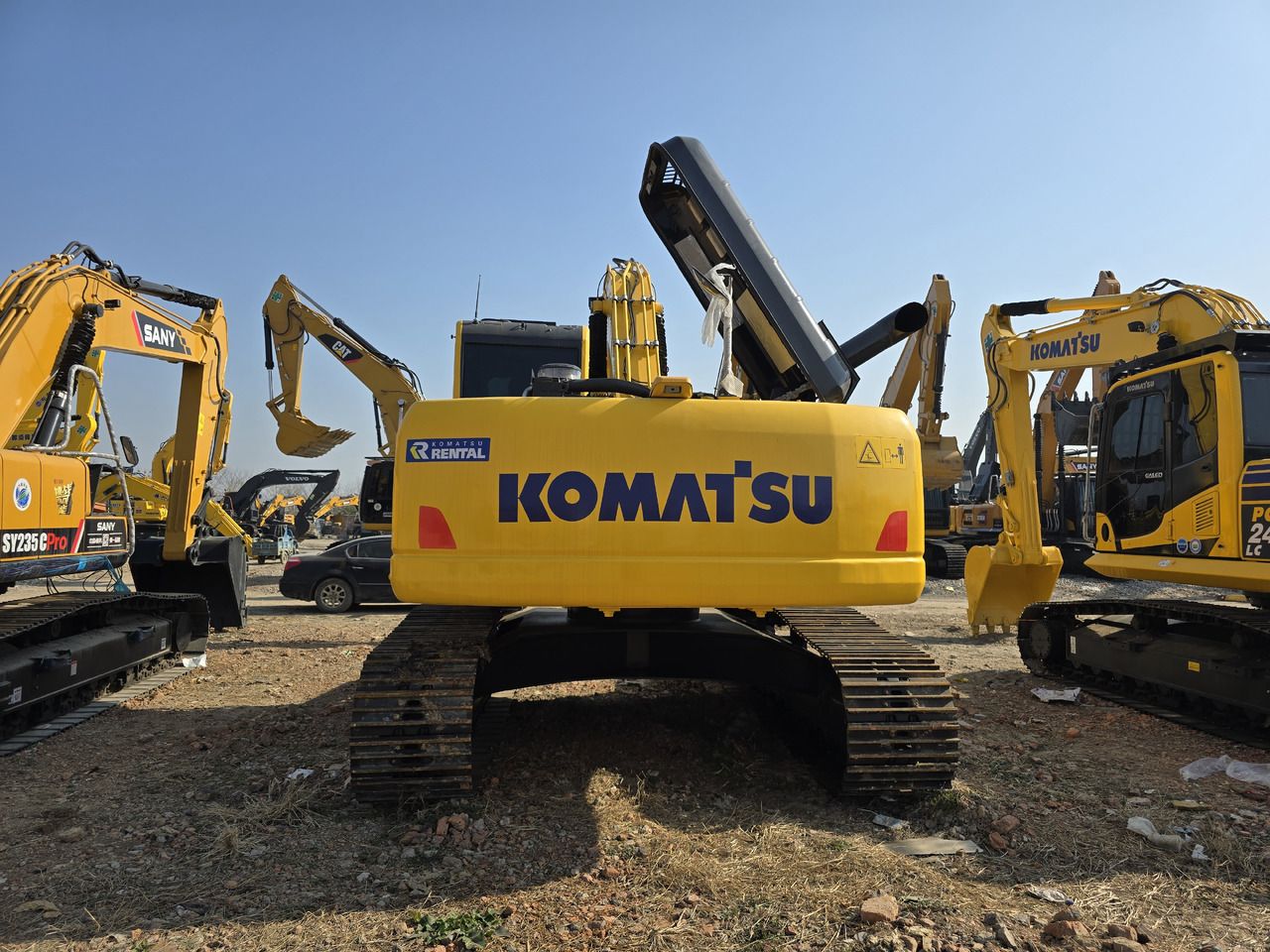 2024 Komatsu PC240-8 crawler excavator rear view 2024 Komatsu PC240-8 crawler excavator rear view