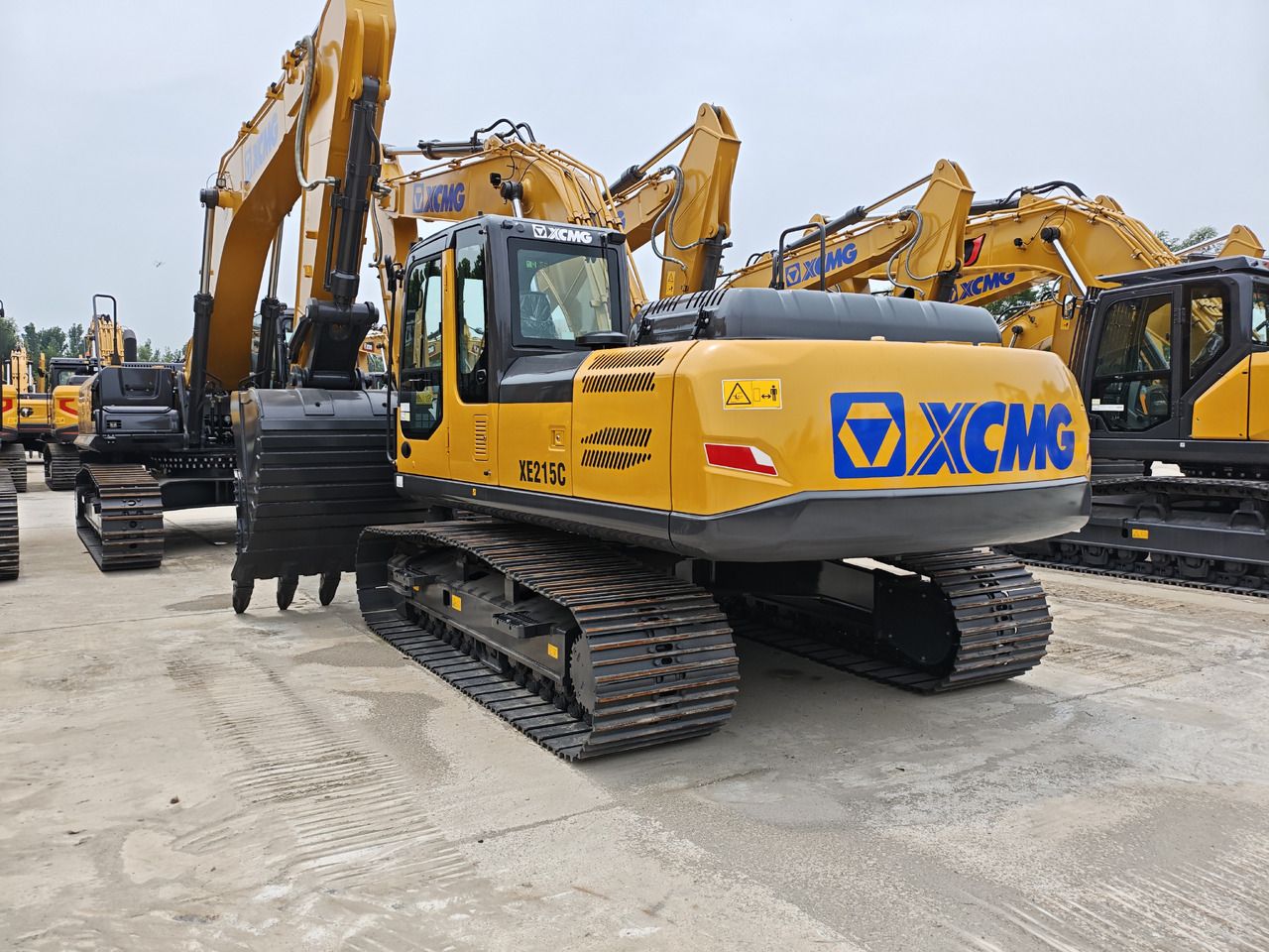 2026 XCMG XE215C crawler excavator rear three-quarter view 2026 XCMG XE215C crawler excavator rear three-quarter view