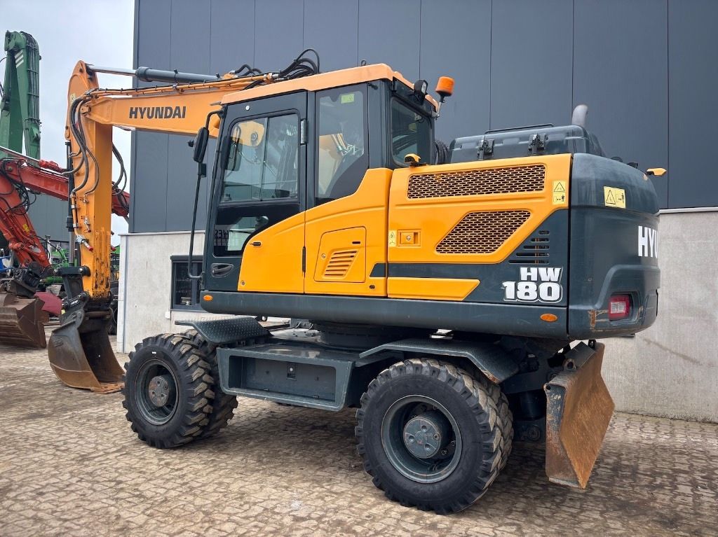 2020 Hyundai HW180 wheel excavator, side view