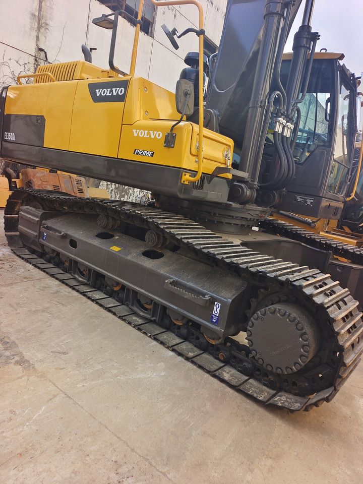 2024 Volvo EC350D crawler excavator side view 2024 Volvo EC350D crawler excavator side view