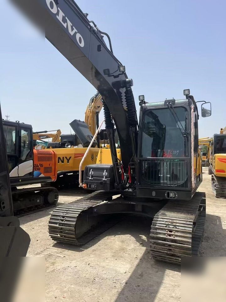 2022 Volvo EC140 Crawler Excavator, front three-quarter view 2022 Volvo EC140 Crawler Excavator, front three-quarter view