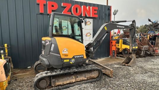 2020 Volvo ECR50D mini excavator, side view 2020 Volvo ECR50D mini excavator, side view