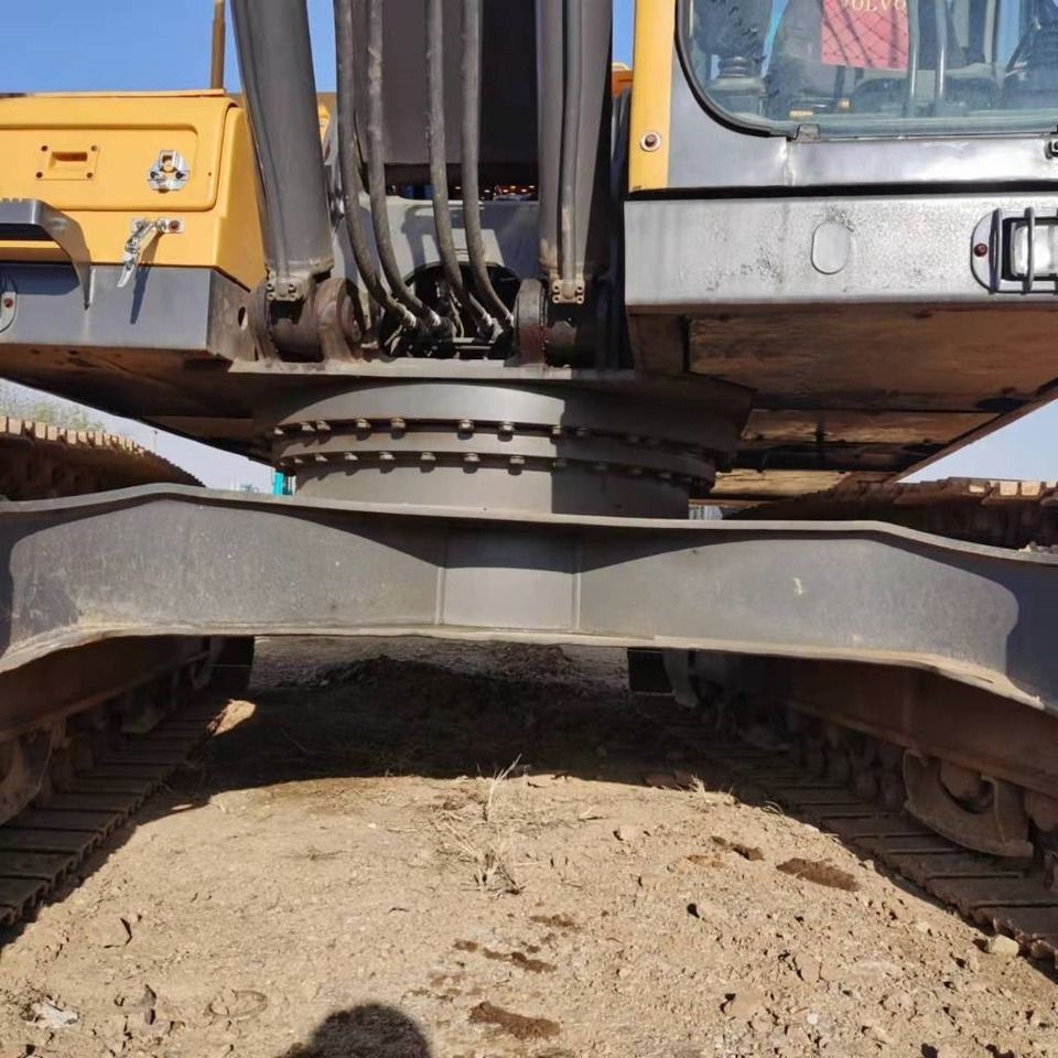 2023 Volvo EC210B crawler excavator undercarriage view 2023 Volvo EC210B crawler excavator undercarriage view