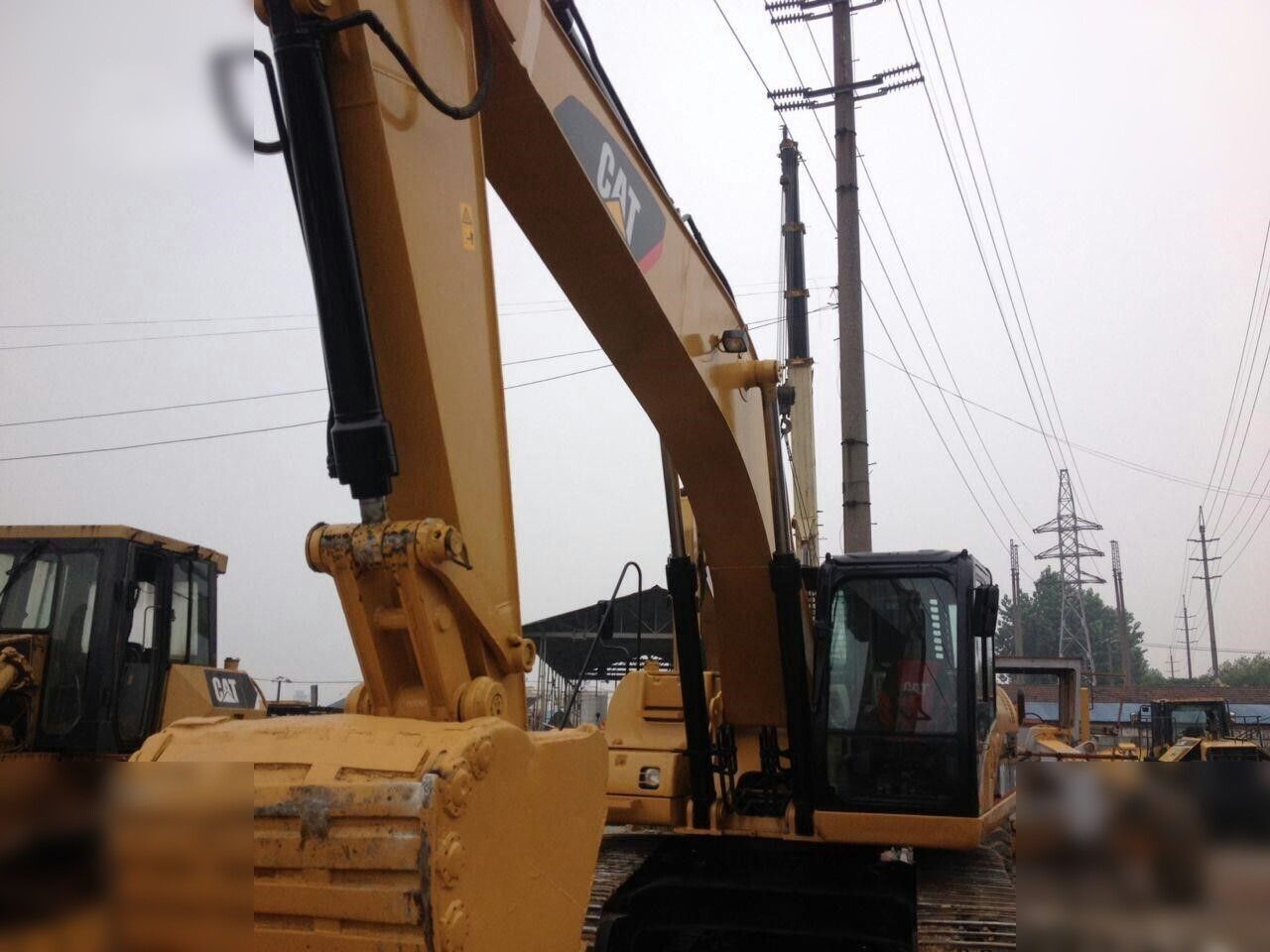 2018 Caterpillar 325DL crawler excavator, front three-quarter view 2018 Caterpillar 325DL crawler excavator, front three-quarter view