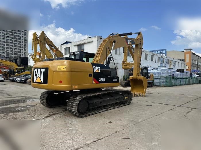 2023 Caterpillar 320D Raupenbagger, Ansicht von hinten dreiviertel 2023 Caterpillar 320D Raupenbagger, Ansicht von hinten dreiviertel