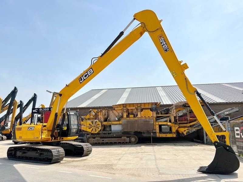 2025 JCB 245 HDLR excavator, side profile view