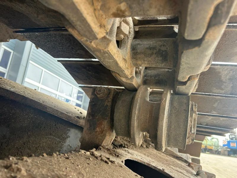 2008 Volvo EC290CL crawler excavator track roller detail