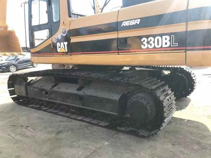 Caterpillar 330BL crawler excavator side view Caterpillar 330BL crawler excavator side view