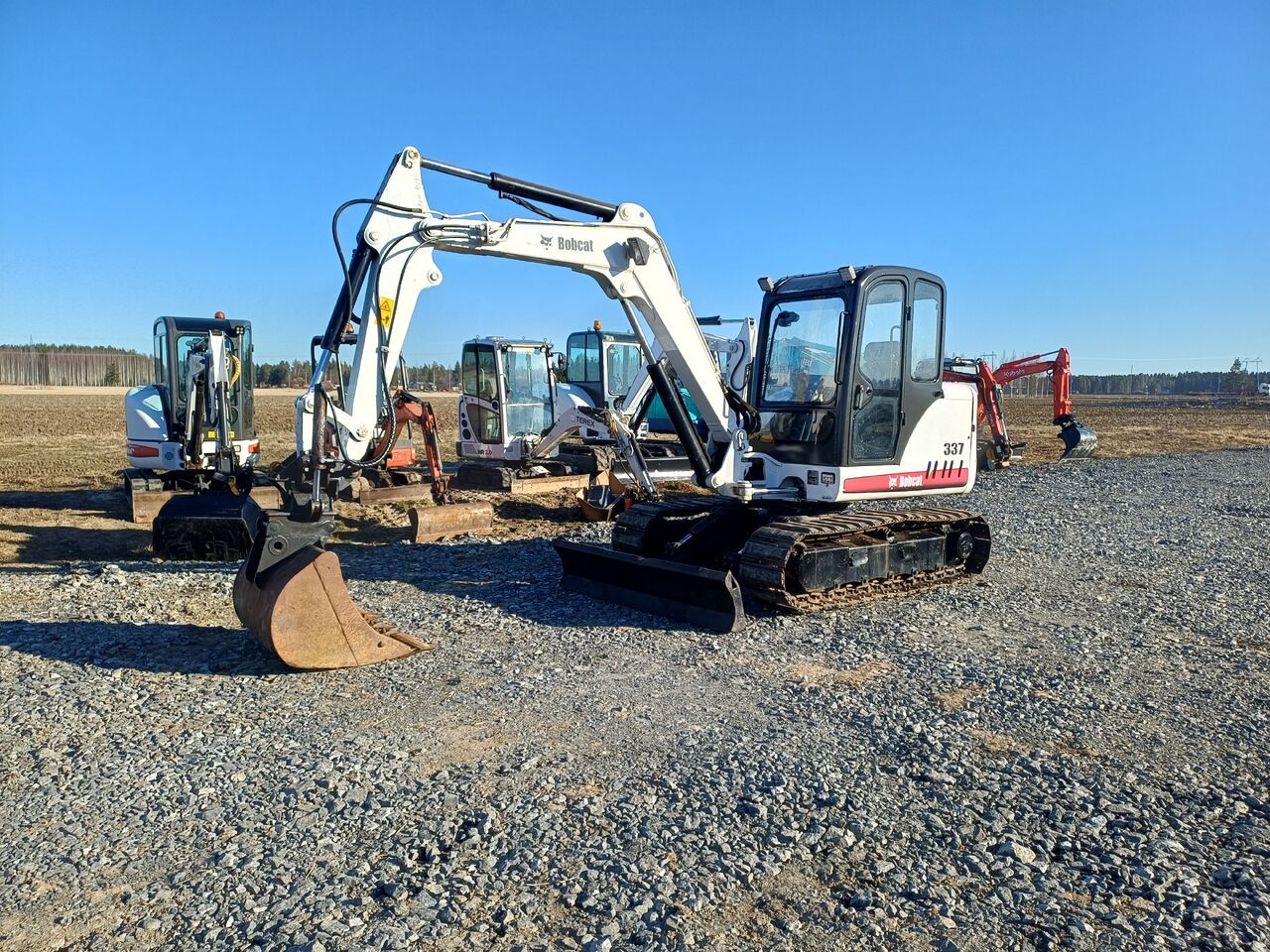 2004 Bobcat 337G mini excavator, side view 2004 Bobcat 337G mini excavator, side view