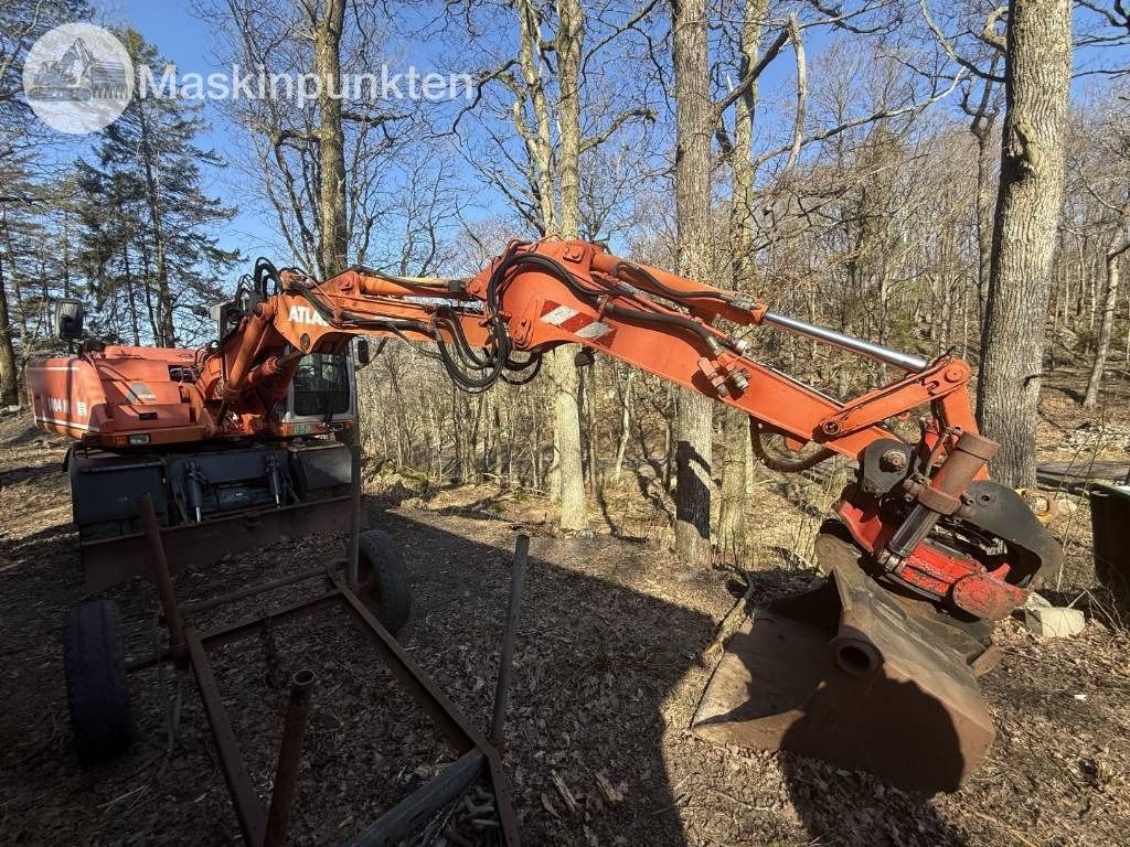 2003 Atlas 1404 wheel excavator, side view 2003 Atlas 1404 wheel excavator, side view