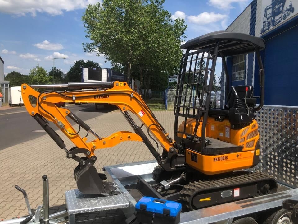 Berger Kraus BK1700JS mini excavator, side view Berger Kraus BK1700JS mini excavator, side view
