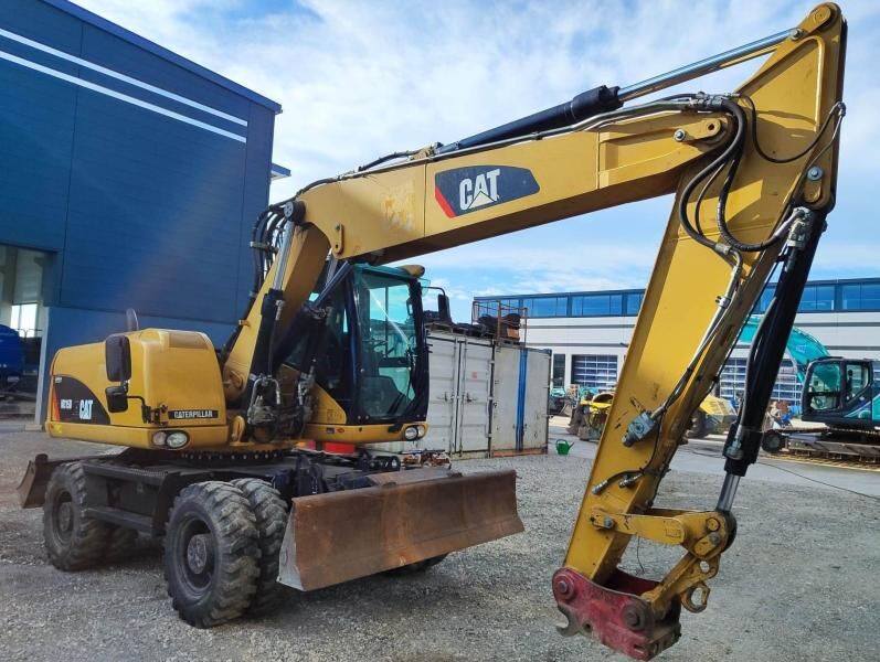 2009 Caterpillar M315D wheel excavator, side profile view