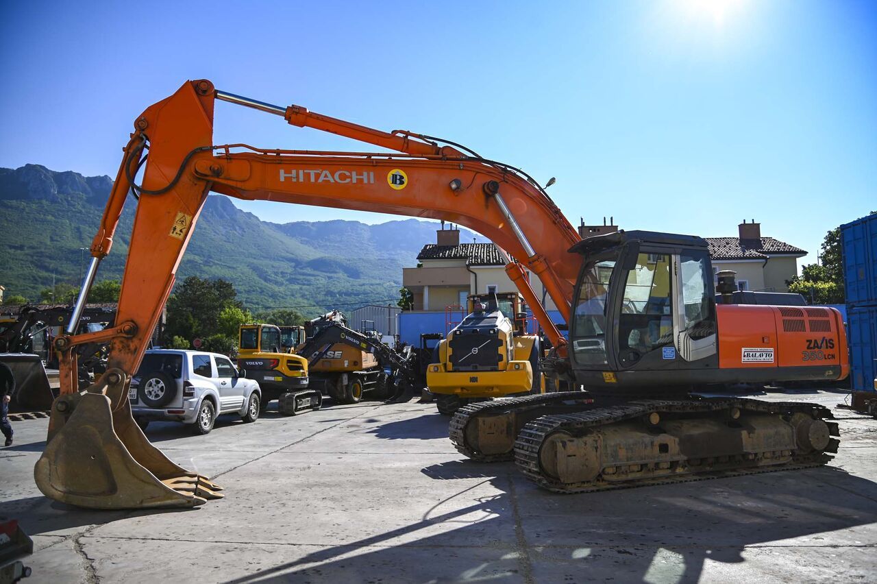 2008 Hitachi ZX350LCN-3 crawler excavator side view 2008 Hitachi ZX350LCN-3 crawler excavator side view