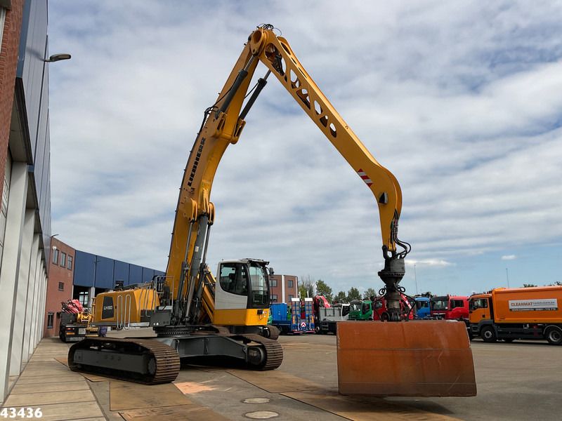 2015 Liebherr LH60 C LITRONIC material handler, side view