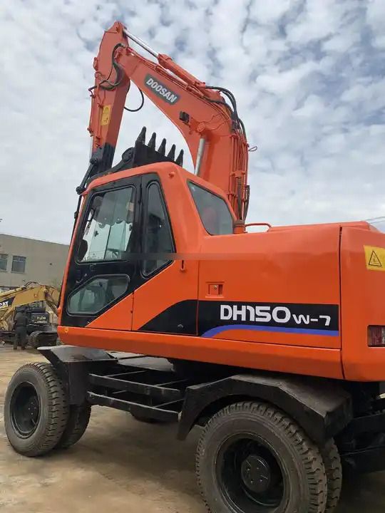 2019 Doosan DH150W-7 wheel excavator, side profile view 2019 Doosan DH150W-7 wheel excavator, side profile view
