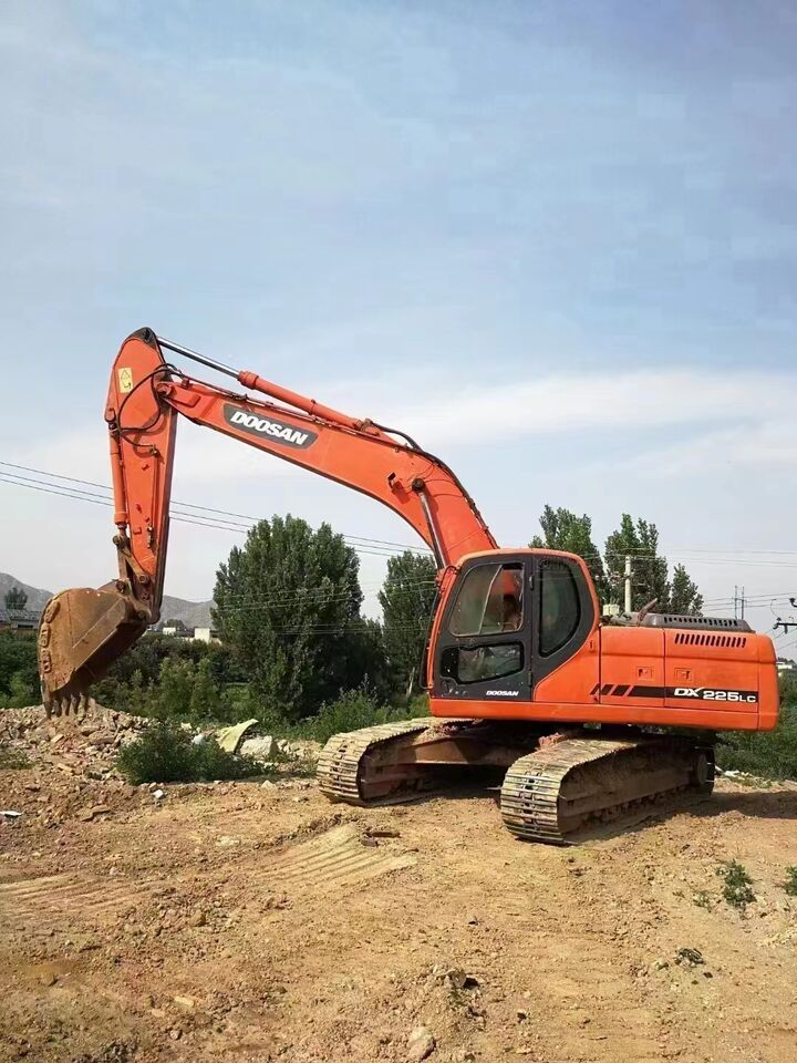 2022 Doosan DX225LC crawler excavator, side profile view 2022 Doosan DX225LC crawler excavator, side profile view
