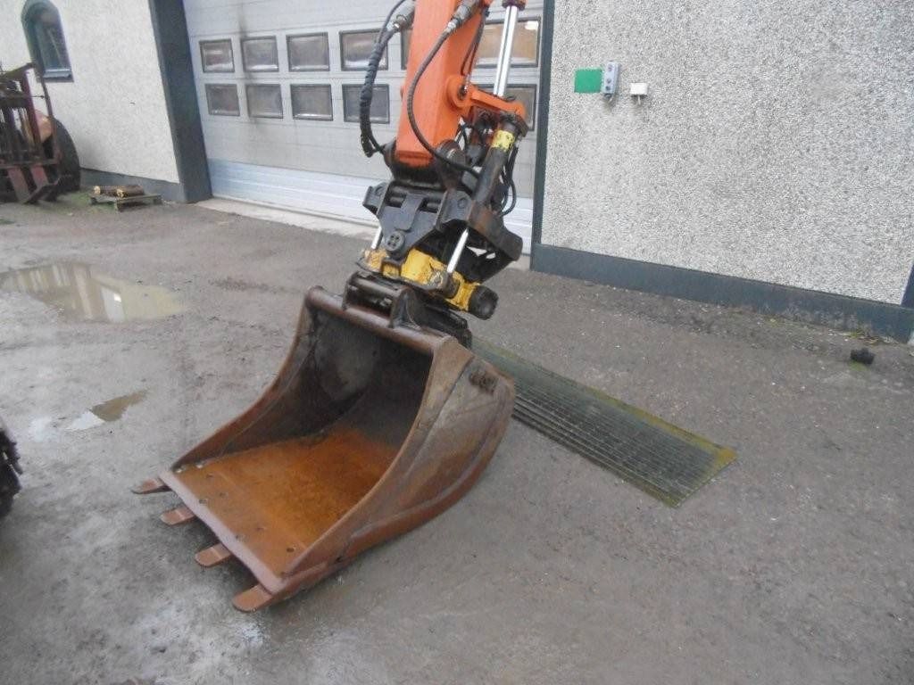 2016 Hitachi 85US mini excavator bucket attachment