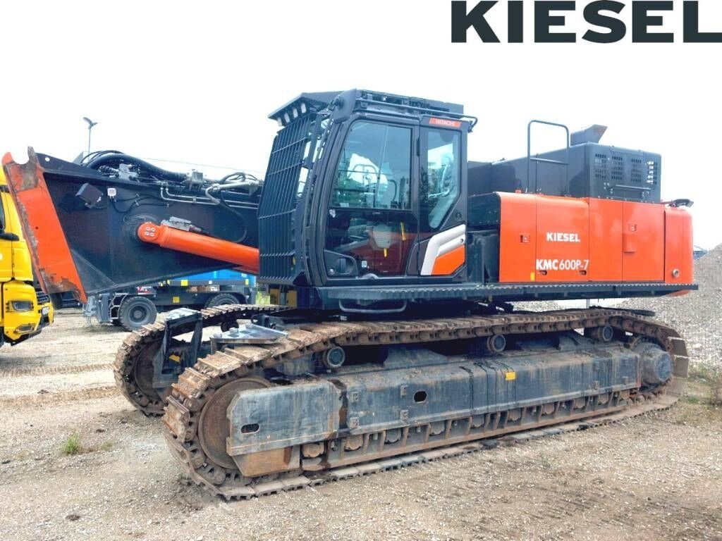 2023 Hitachi KMC600P-7 demolition excavator, side view 2023 Hitachi KMC600P-7 demolition excavator, side view