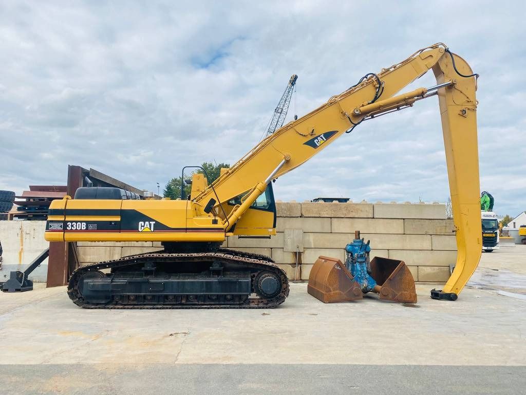 2001 Caterpillar 330BL MH crawler excavator side view