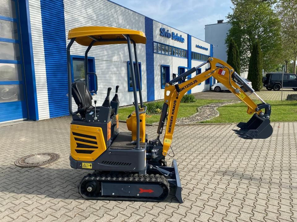 Berger Kraus BK1250JS mini excavator, side view Berger Kraus BK1250JS mini excavator, side view